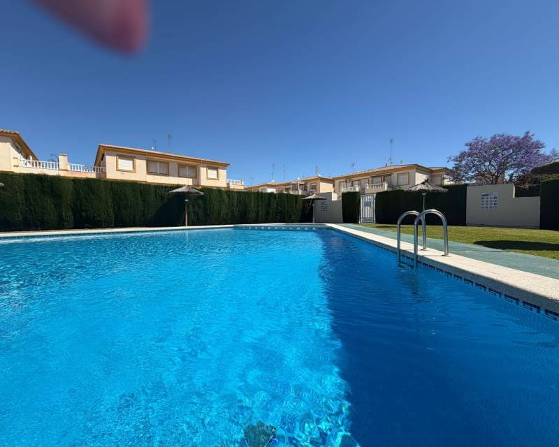 2 Zimmer Bungalow zu verkaufen in Orihuela Costa mit Pool - 180.000 € (Ref: 9858737)