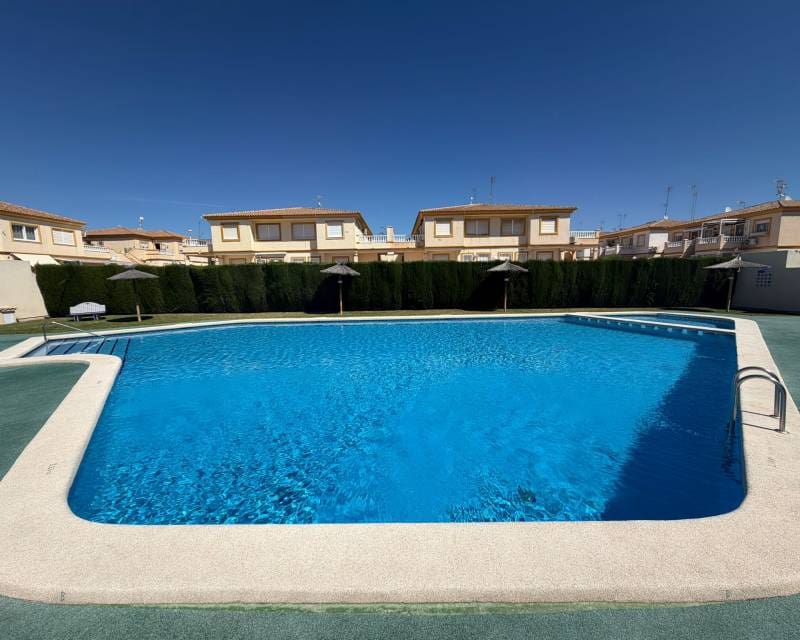 2 Zimmer Bungalow zu verkaufen in Orihuela Costa mit Pool - 180.000 € (Ref: 9858737)