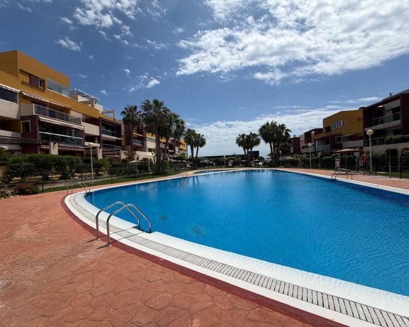 Apartamento de 2 habitaciones en Orihuela Costa en venta con piscina garaje - 255.000 € (Ref: 9860880)