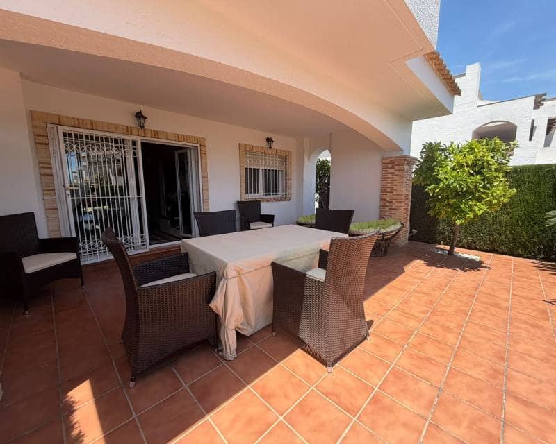 Bungalow de 2 chambres à louer à Los Dolses avec piscine garage - 1 400 € (Ref: 9860882)