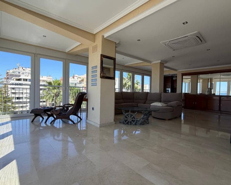 2 bedroom Apartment for rent in Torrevieja - € 1,500 (Ref: 9861034)