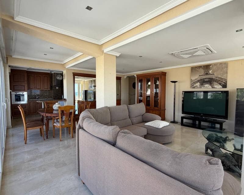 2 bedroom Apartment for rent in Torrevieja - € 1,500 (Ref: 9861034)