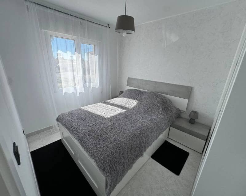 3 soveværelse Byhus til salg i Torrevieja med swimmingpool garage - € 225.000 (Ref: 9863682)