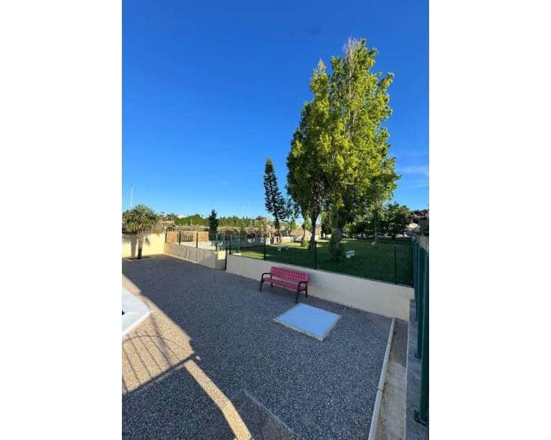 3 soveværelse Byhus til salg i Torrevieja med swimmingpool garage - € 225.000 (Ref: 9863682)
