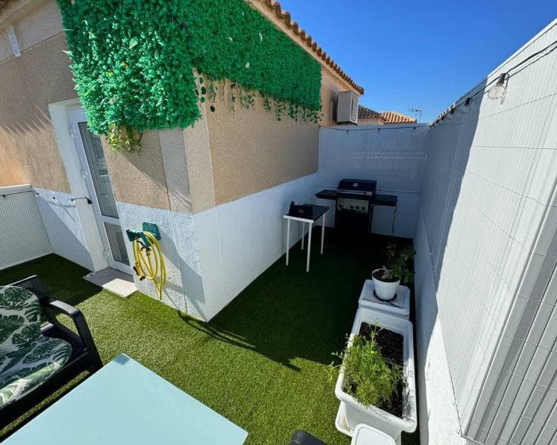 3 soveværelse Byhus til salg i Torrevieja med swimmingpool garage - € 225.000 (Ref: 9863682)