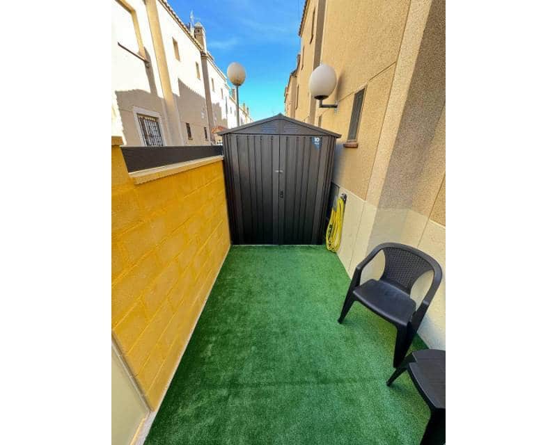 3 soveværelse Byhus til salg i Torrevieja med swimmingpool garage - € 225.000 (Ref: 9863682)