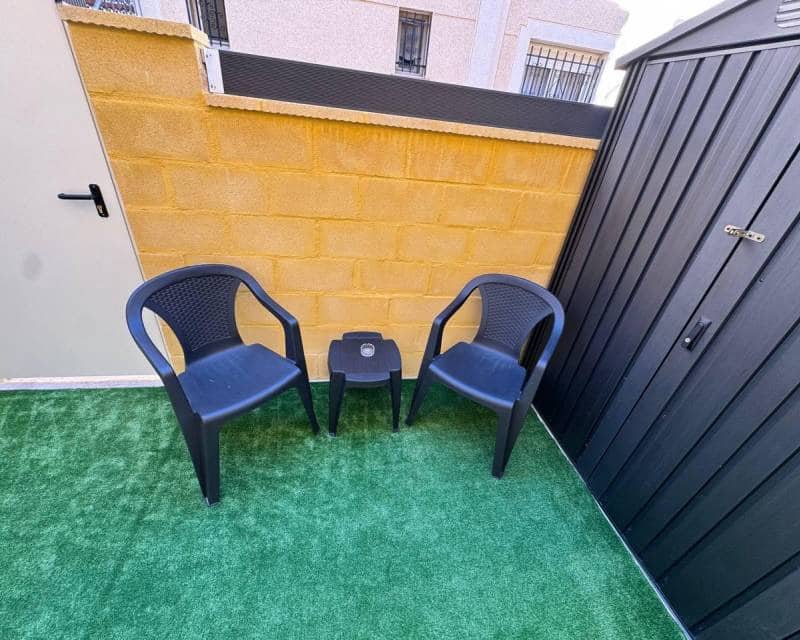 3 soveværelse Byhus til salg i Torrevieja med swimmingpool garage - € 225.000 (Ref: 9863682)