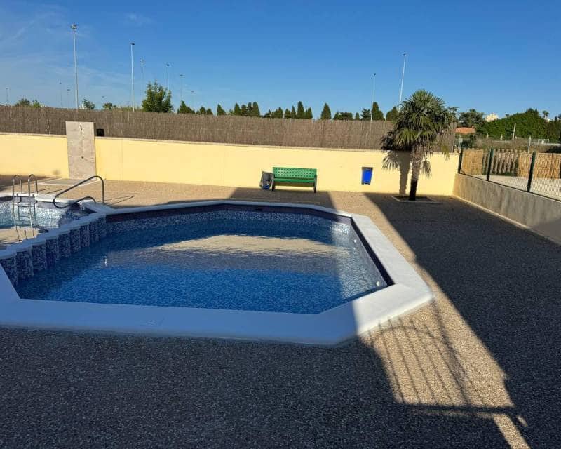 3 soveværelse Byhus til salg i Torrevieja med swimmingpool garage - € 225.000 (Ref: 9863682)