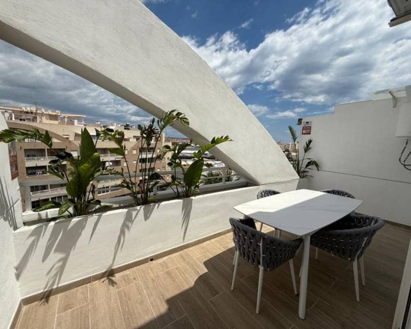 2 quarto Penthouse para venda em Torrevieja com piscina - 180 000 € (Ref: 9865965)