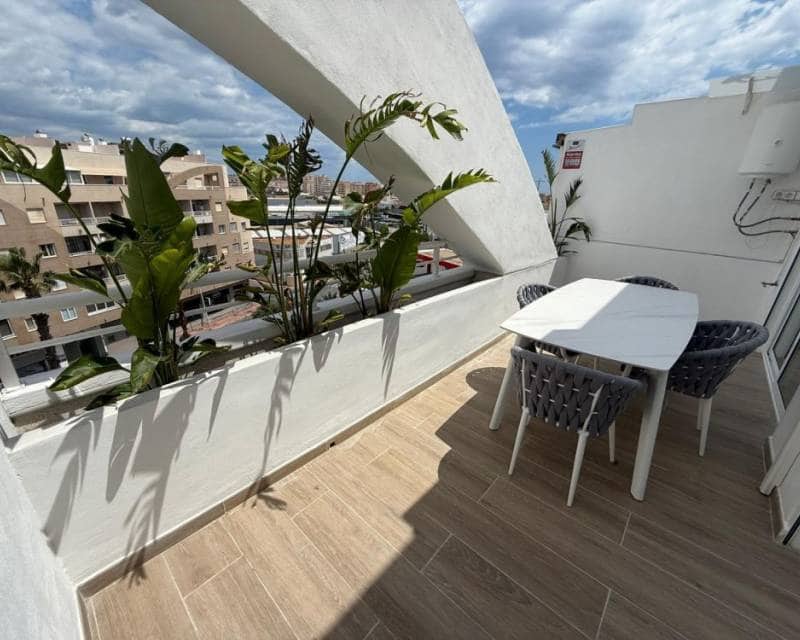 2 quarto Penthouse para venda em Torrevieja com piscina - 180 000 € (Ref: 9865965)