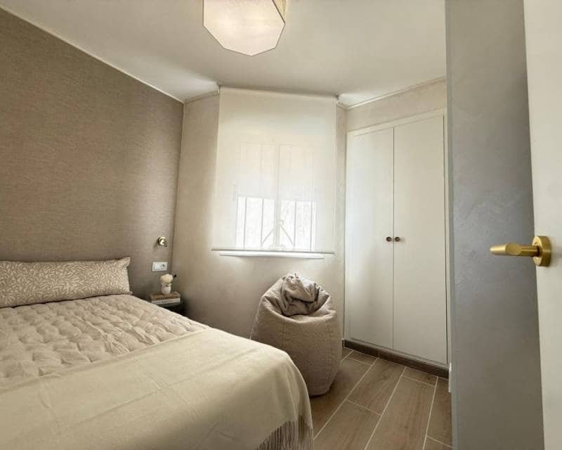 2 quarto Penthouse para venda em Torrevieja com piscina - 180 000 € (Ref: 9865965)