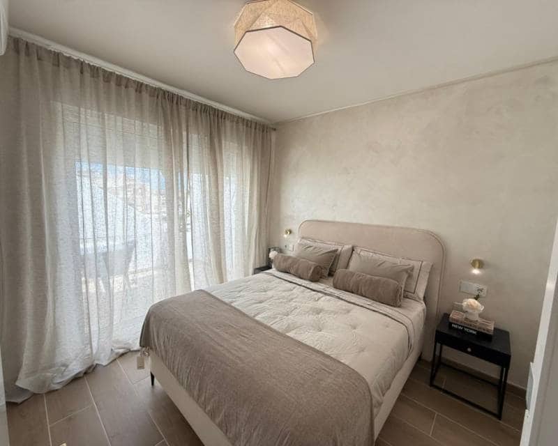 2 quarto Penthouse para venda em Torrevieja com piscina - 180 000 € (Ref: 9865965)