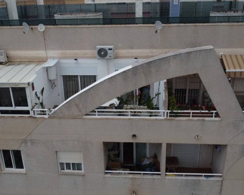 2 quarto Penthouse para venda em Torrevieja com piscina - 180 000 € (Ref: 9865965)