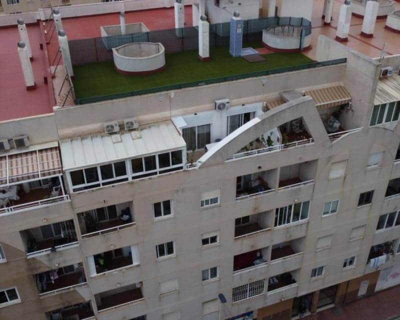 2 quarto Penthouse para venda em Torrevieja com piscina - 180 000 € (Ref: 9865965)