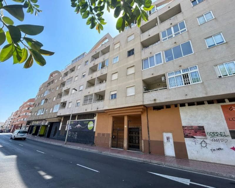 2 quarto Penthouse para venda em Torrevieja com piscina - 180 000 € (Ref: 9865965)