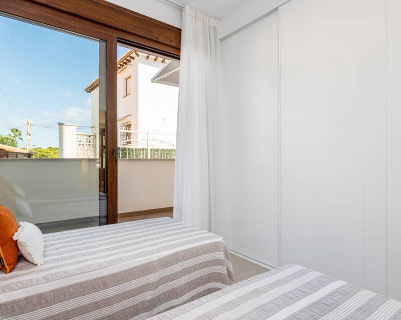 2 soverom Rekkehus til salgs i Los Balcones med svømmebasseng garasje - € 290 000 (Ref: 9866115)