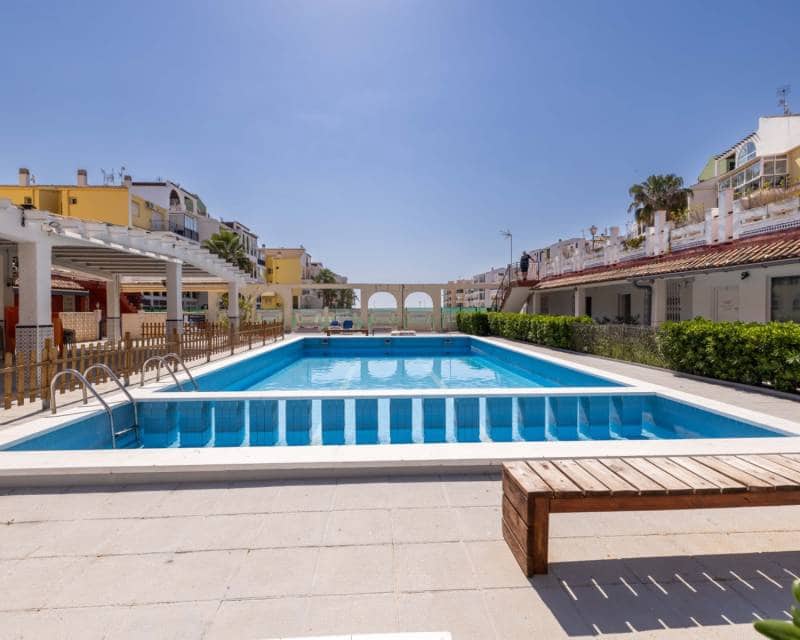 2 slaapkamer Penthouse te koop in Mar Azul met zwembad - € 165.000 (Ref: 9872443)