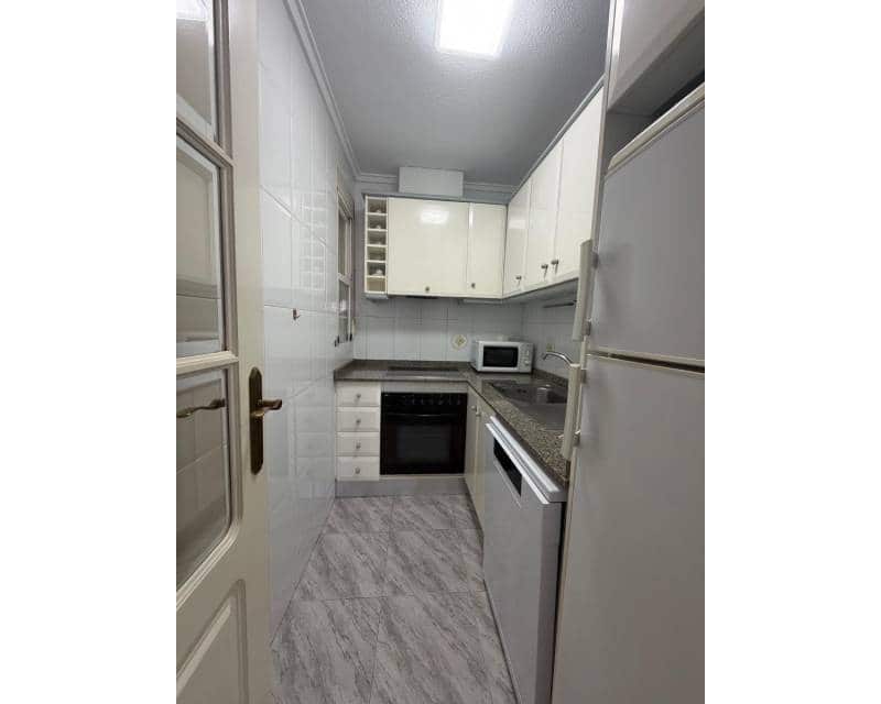 2 makuuhuone Huoneisto vuokrattavana paikassa Torrevieja - 800 € (Ref: 9880254)