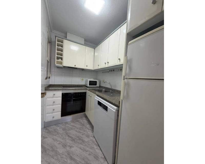 2 makuuhuone Huoneisto vuokrattavana paikassa Torrevieja - 800 € (Ref: 9880254)
