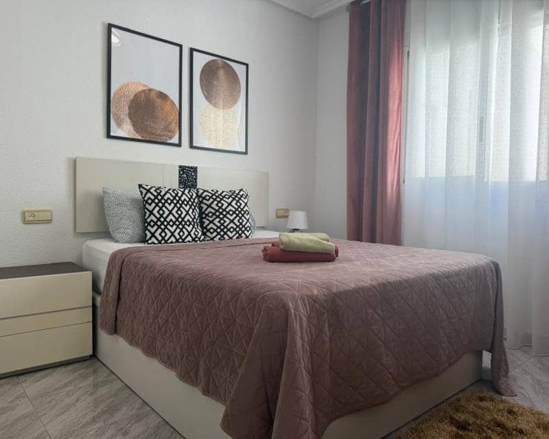 2 makuuhuone Huoneisto vuokrattavana paikassa Torrevieja - 800 € (Ref: 9880254)