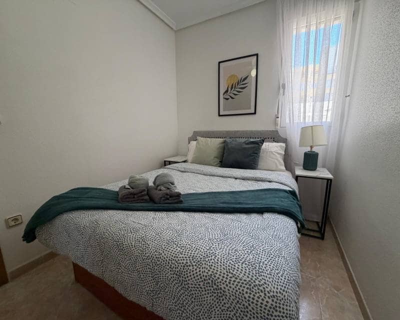 2 sypialnia Apartament do wynajęcia w Torrevieja - 750 € (Ref: 9880255)