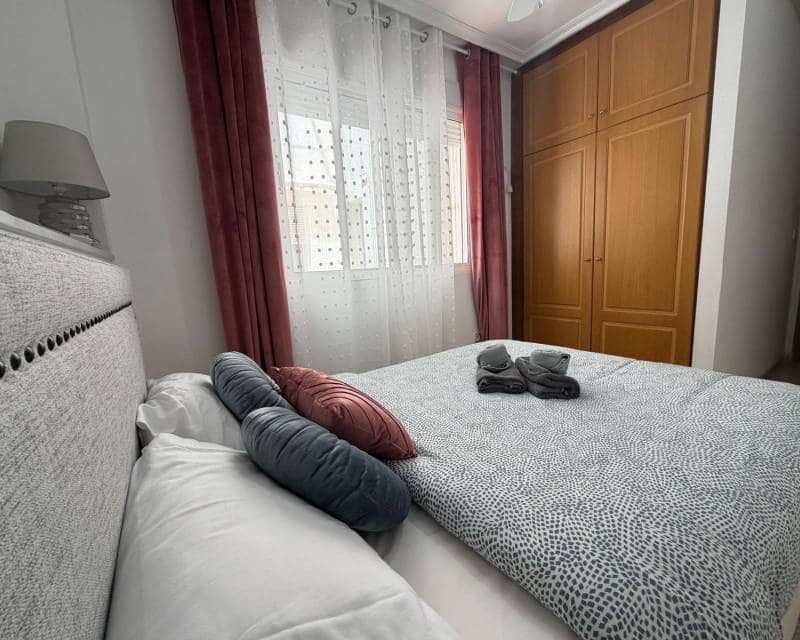 2 sypialnia Apartament do wynajęcia w Torrevieja - 750 € (Ref: 9880255)