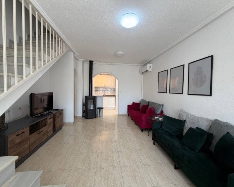 3 bedroom Terraced Villa for rent in Torrevieja - € 950 (Ref: 9882479)