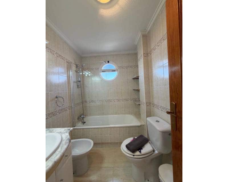 3 bedroom Terraced Villa for rent in Torrevieja - € 950 (Ref: 9882479)