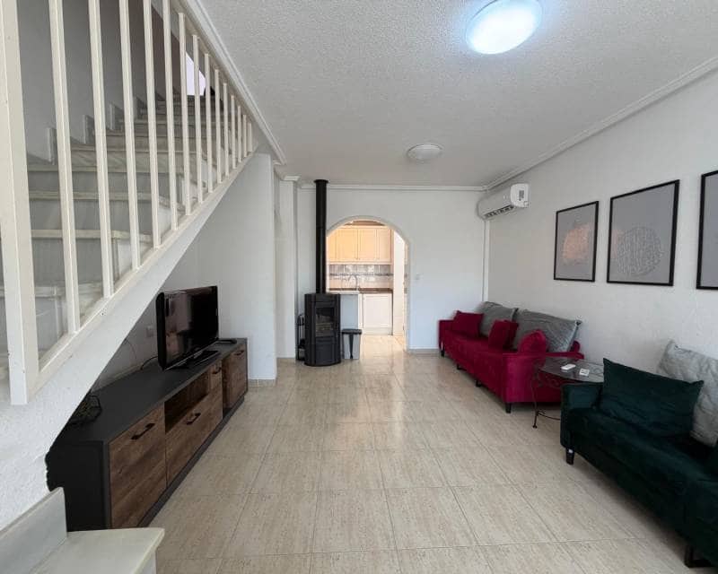 3 bedroom Terraced Villa for rent in Torrevieja - € 950 (Ref: 9882479)