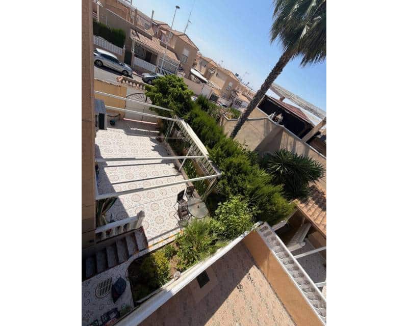 3 bedroom Terraced Villa for rent in Torrevieja - € 950 (Ref: 9882479)