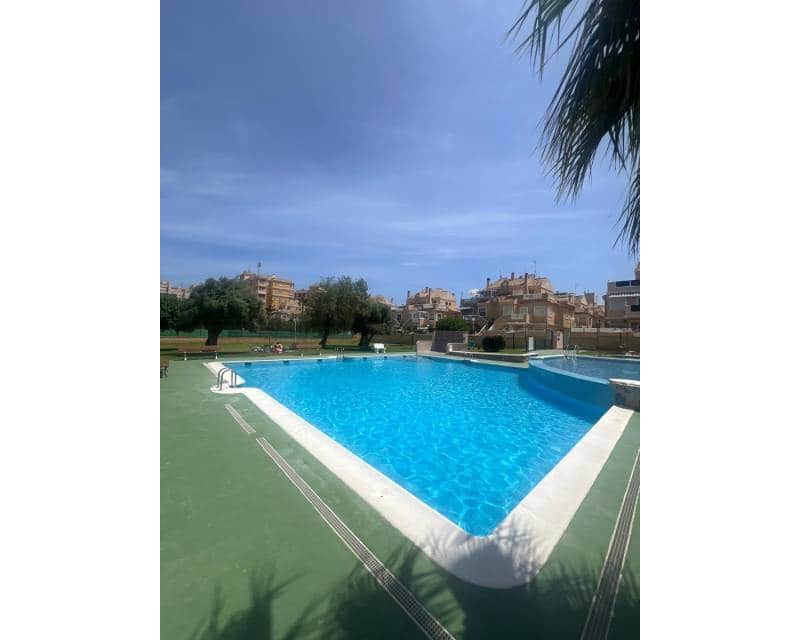 2 camera da letto Villetta a Schiera in vendita in Torrevieja con piscina garage - 225.000 € (Rif: 9889399)