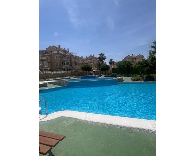 2 camera da letto Villetta a Schiera in vendita in Torrevieja con piscina garage - 225.000 € (Rif: 9889399)