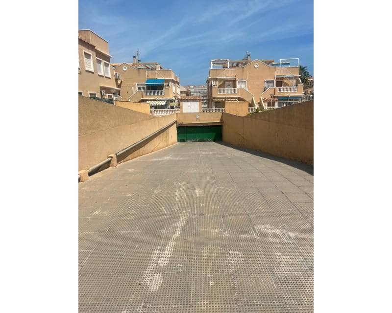 2 camera da letto Villetta a Schiera in vendita in Torrevieja con piscina garage - 225.000 € (Rif: 9889399)