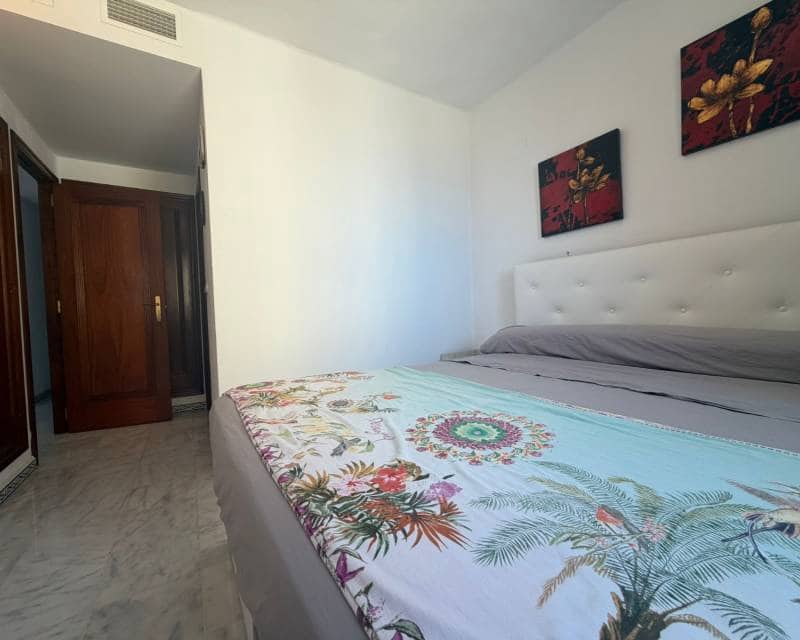 2 slaapkamer Appartement te huur in Torrevieja met zwembad - € 1.300 (Ref: 9889400)