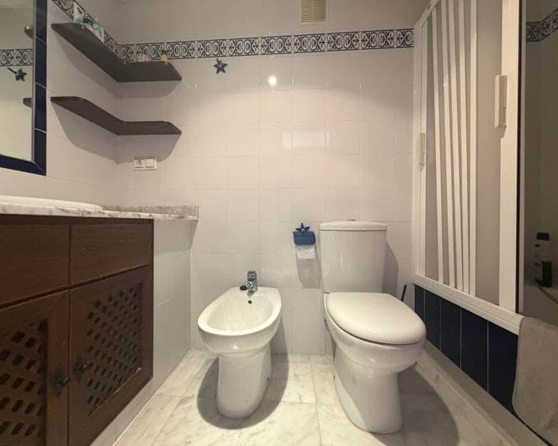 2 slaapkamer Appartement te huur in Torrevieja met zwembad - € 1.300 (Ref: 9889400)