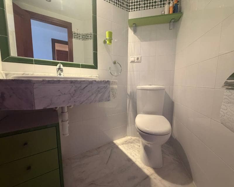 2 slaapkamer Appartement te huur in Torrevieja met zwembad - € 1.300 (Ref: 9889400)