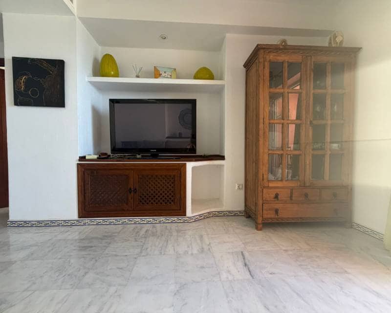 2 slaapkamer Appartement te huur in Torrevieja met zwembad - € 1.300 (Ref: 9889400)