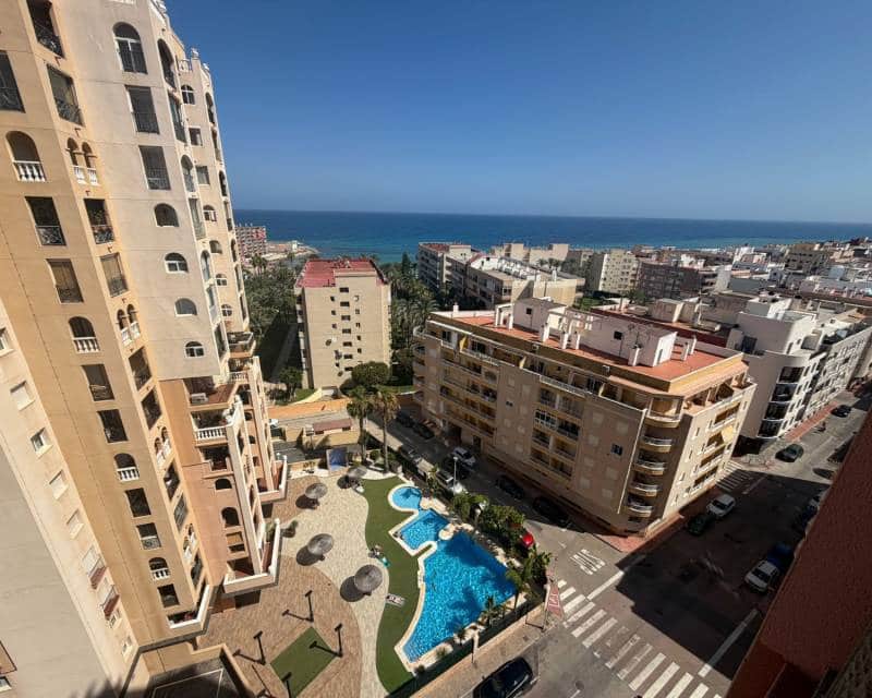 2 slaapkamer Appartement te huur in Torrevieja met zwembad - € 1.300 (Ref: 9889400)