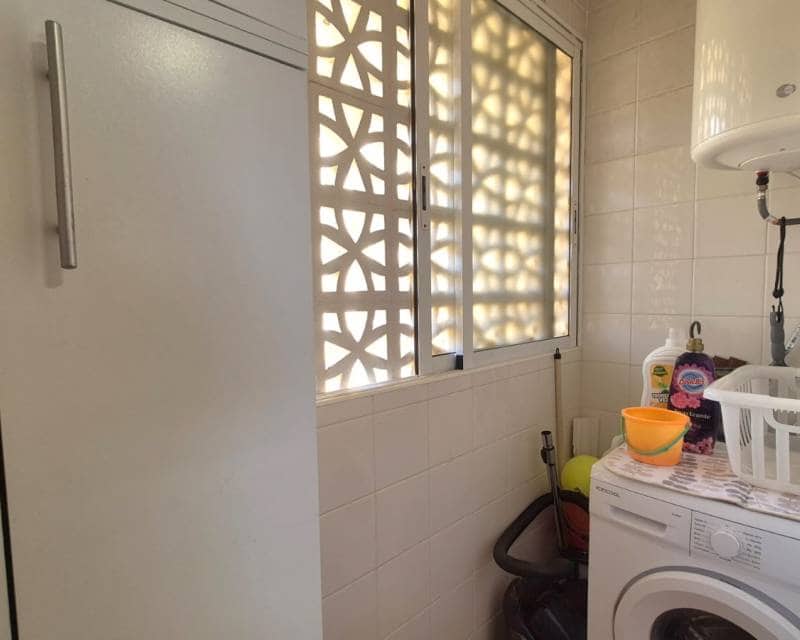 2 Zimmer Apartment zu verkaufen in Torrevieja mit Pool - 156.000 € (Ref: 9893104)