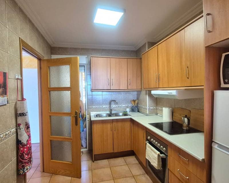 2 Zimmer Apartment zu verkaufen in Torrevieja mit Pool - 156.000 € (Ref: 9893104)
