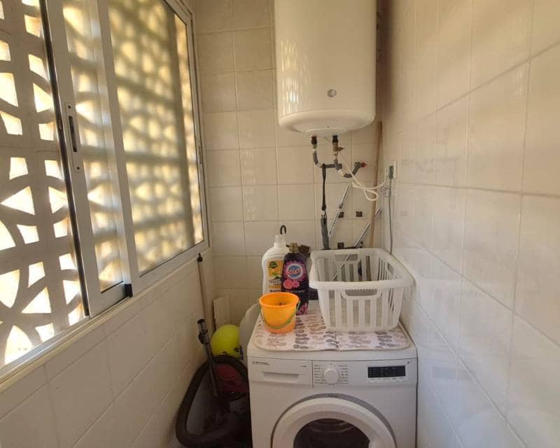 2 Zimmer Apartment zu verkaufen in Torrevieja mit Pool - 156.000 € (Ref: 9893104)