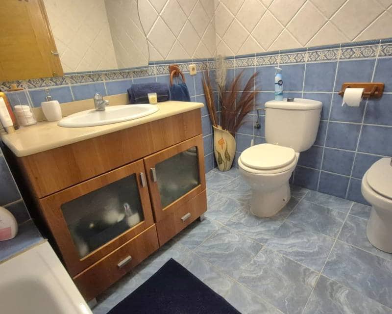 2 Zimmer Apartment zu verkaufen in Torrevieja mit Pool - 156.000 € (Ref: 9893104)