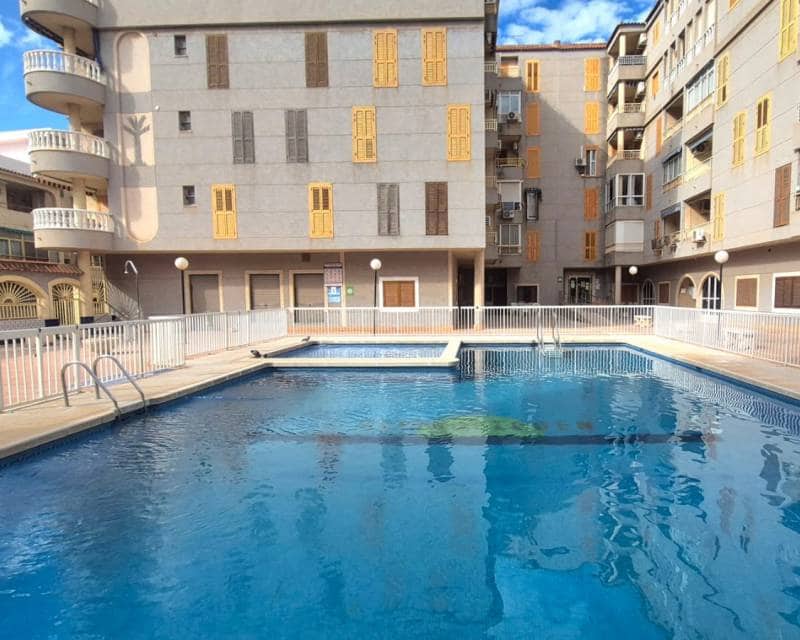 2 Zimmer Apartment zu verkaufen in Torrevieja mit Pool - 156.000 € (Ref: 9893104)