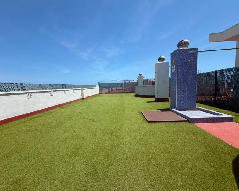 Ático de 2 habitaciones en Torrevieja en venta con piscina - 149.900 € (Ref: 9897124)