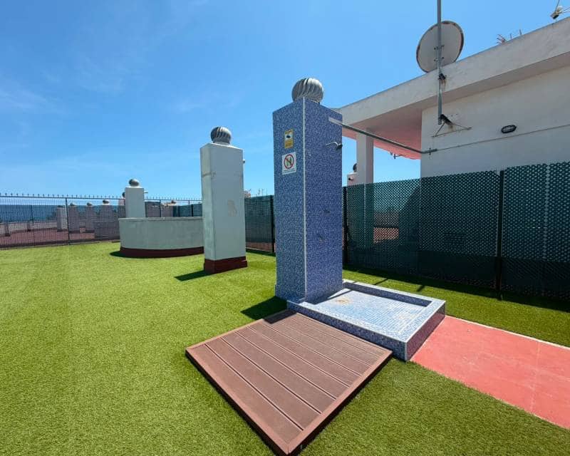 Ático de 2 habitaciones en Torrevieja en venta con piscina - 149.900 € (Ref: 9897124)