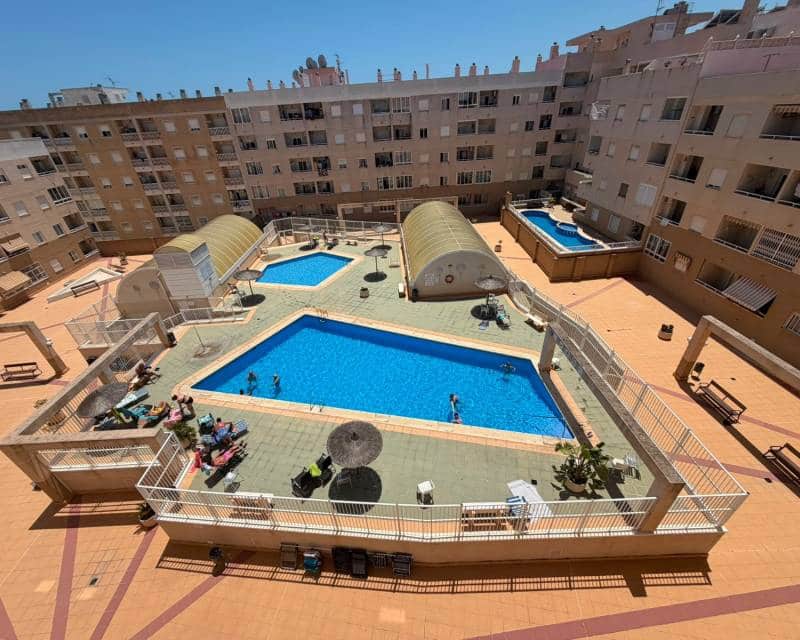 Ático de 2 habitaciones en Torrevieja en venta con piscina - 149.900 € (Ref: 9897124)