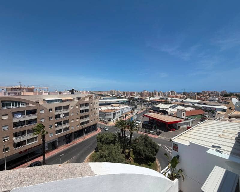 Ático de 2 habitaciones en Torrevieja en venta con piscina - 149.900 € (Ref: 9897124)