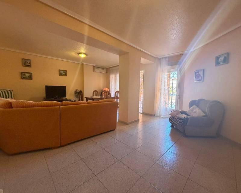 3 sovrum Lägenhet till salu i Torrevieja med pool garage - 240 000 € (Ref: 9905119)