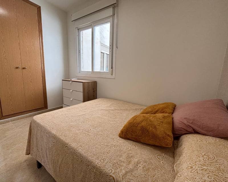 2 Zimmer Apartment zu vermieten in Torrevieja - 800 € (Ref: 9921022)