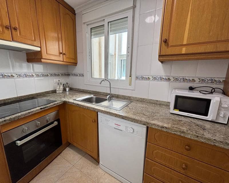 2 Zimmer Apartment zu vermieten in Torrevieja - 800 € (Ref: 9921022)
